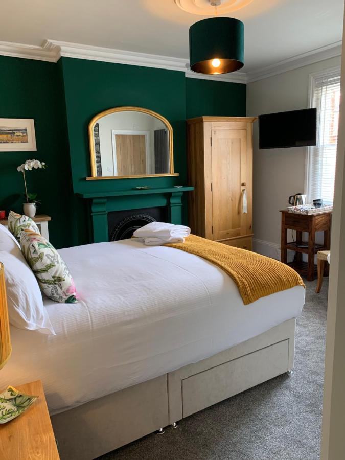 ミルフォード・オン・シー The Lazy Lion Bed & Breakfast エクステリア 写真