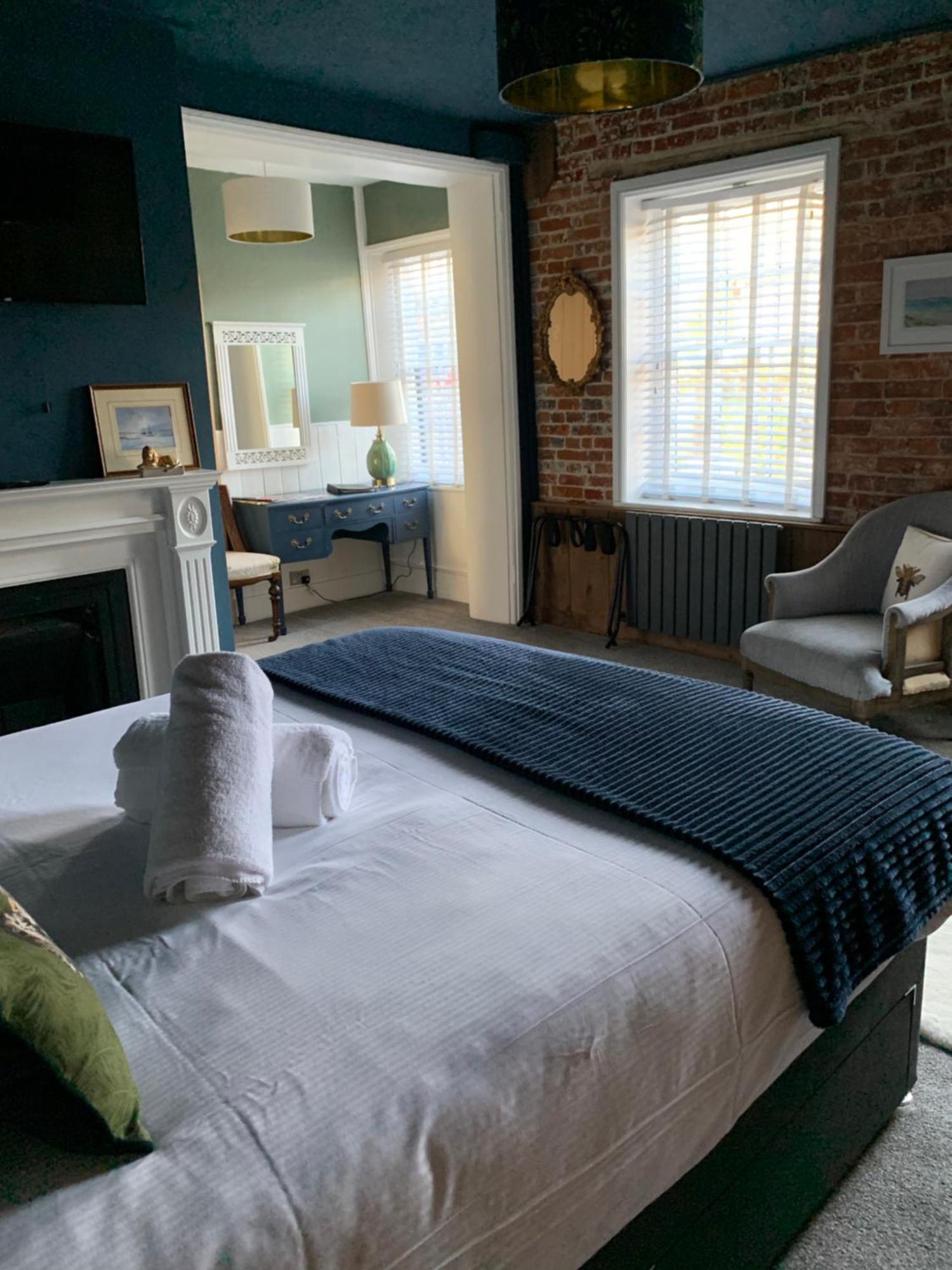 ミルフォード・オン・シー The Lazy Lion Bed & Breakfast エクステリア 写真