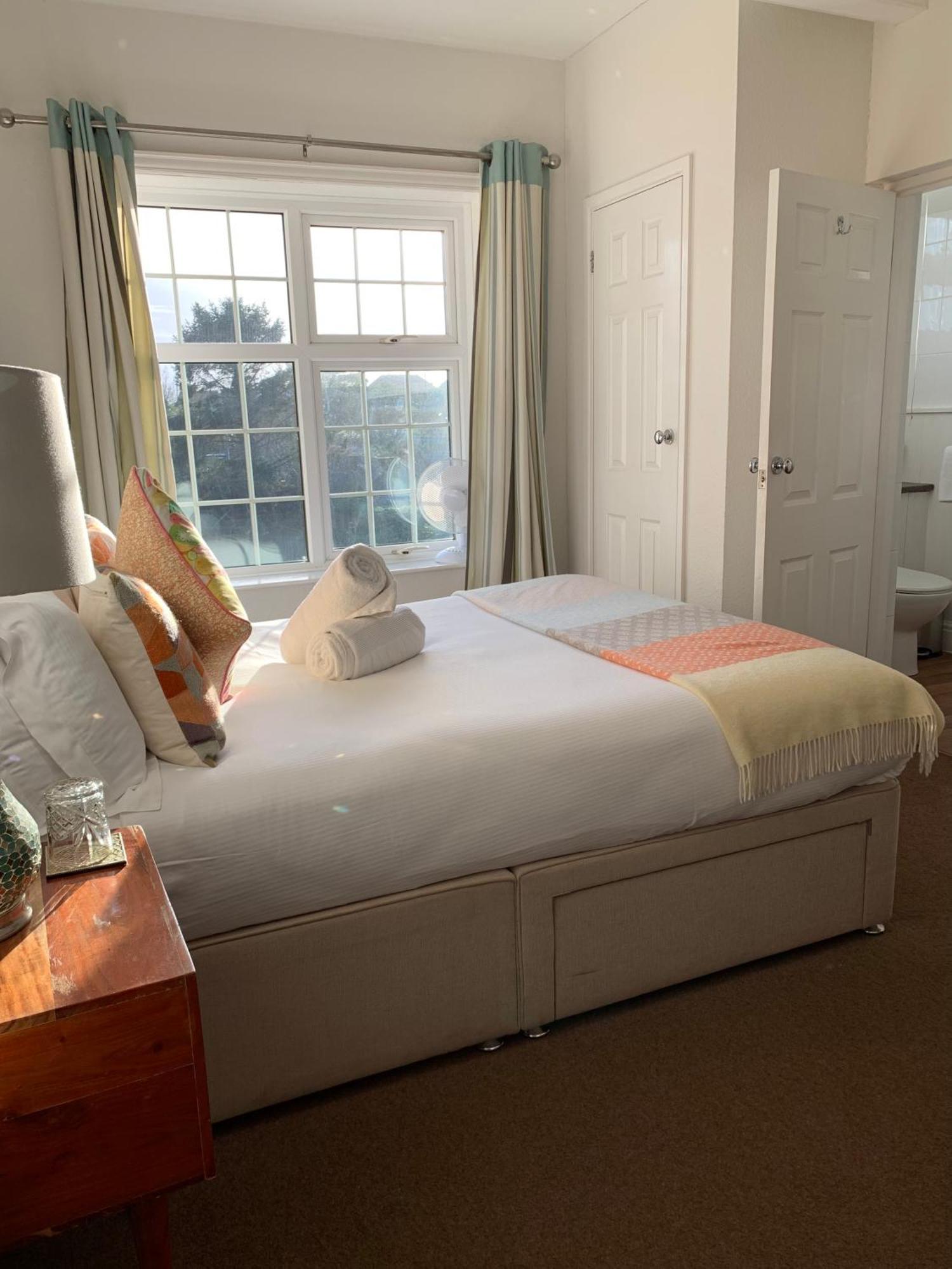 ミルフォード・オン・シー The Lazy Lion Bed & Breakfast エクステリア 写真